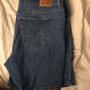 Levi's Women's Plus Size Mid Rise Shorts